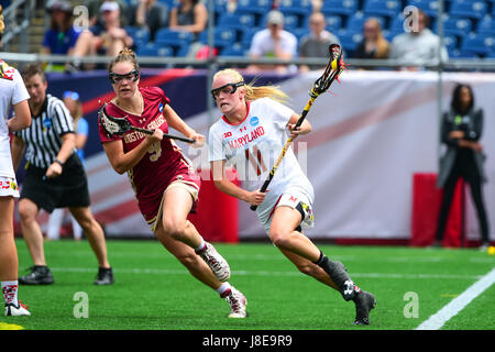 Foxborough, Massachusetts, États-Unis. 28 mai, 2017. Le Maryland Terrapins Caroline Steele (11) frais avec le ballon au cours de la NCAA Division I Women's Lacrosse Championship entre le Boston College Eagles et Maryland Terrapins au Stade Gillette, à Foxborough, Massachusetts, États-Unis. Les Maryland Terrapins vaincre les aigles de la Colombie-Britannique 16-13. Eric Canha/CSM/Alamy Live News Banque D'Images