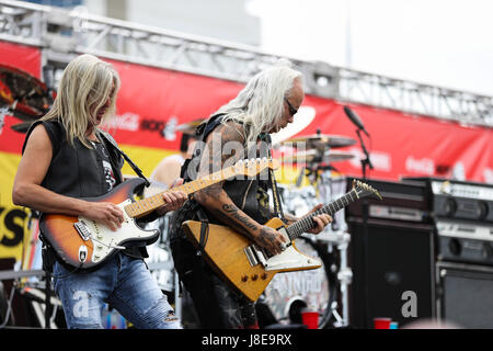 Charlotte, NC, USA. 28 mai, 2017. Lynyrd Skynyrd préformes avant que le Coca-Cola 600 à Charlotte Motor Speedway de Charlotte, NC. (Scott Kinser/Cal Sport Media) Credit : csm/Alamy Live News Banque D'Images