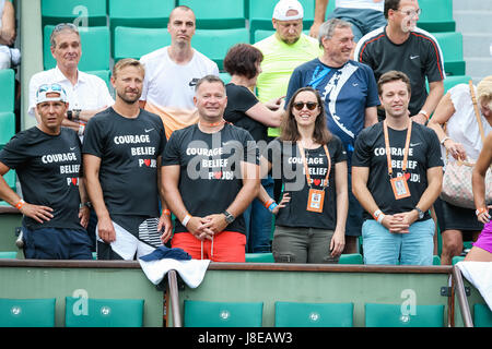 Paris, France. 28 mai, 2017. Petra Kvitova (CZE) Tennis : famille et les membres de l'équipe de la République tchèque, Petra Kvitova au cours de la première série de match du tournoi de tennis contre Julia Boserup des États-Unis à la Roland Garros à Paris, France . Credit : AFLO/Alamy Live News Banque D'Images