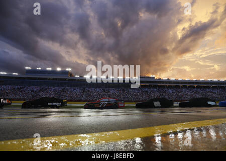 Concord, NC, USA. 28 mai, 2017. 28 mai 2017 - Concord, NC, USA : Fortes pluies place une retenue sur le Coca Cola 600 à Charlotte Motor Speedway à Concord, NC. Crédit : Justin R. Noe Asp Inc/ASP/ZUMA/Alamy Fil Live News Banque D'Images