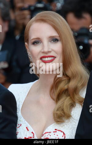 Cannes, France. 28 mai, 2017. CANNES, FRANCE - 28 MAI : Jessica Chastain, membre du jury assiste à la cérémonie de clôture au cours de la 70e assemblée annuelle du Festival du Film de Cannes au Palais des Festivals le 28 mai 2017 à Cannes, France Crédit : Frederick Injimbert/ZUMA/Alamy Fil Live News Banque D'Images