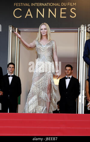 Cannes, Frankreich. 28 mai, 2017. Uma Thurman participant à la fermeture de nuit du 70 Festival du Film de Cannes au Palais des Festivals le 28 mai 2017à Cannes, France | Verwendung weltweit/alliance photo Credit : dpa/Alamy Live News Banque D'Images