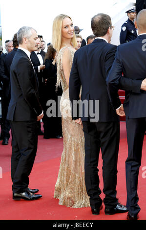 Cannes, Frankreich. 28 mai, 2017. Uma Thurman participant à la fermeture de nuit du 70 Festival du Film de Cannes au Palais des Festivals le 28 mai 2017à Cannes, France | Verwendung weltweit/alliance photo Credit : dpa/Alamy Live News Banque D'Images