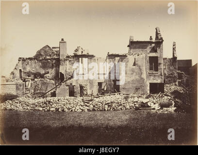 Une collection photographique intitulée 'les ruines de Paris et de ses environs 1870-1871', qui documente les conséquences de la guerre franco-prussienne, présentant les ruines et les destructions à Paris et dans les environs. La collection offre un aperçu des conséquences historiques de la guerre. Banque D'Images