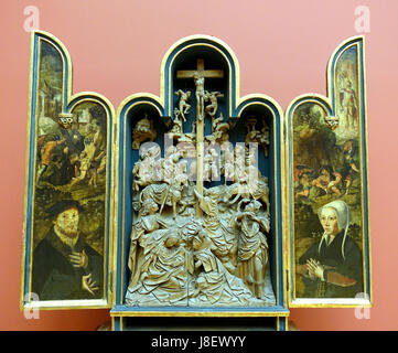 Retable domestique avec la Crucifixion et les donateurs, Utrecht, ch. Chêne, 1525 Musée Bode DSC03133 Banque D'Images