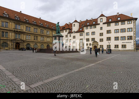 Schillerplatz - place de la vieille ville, nommé en l'honneur de le poète allemand Friedrich Schiller. Dans l'arrière-plan, bâtiment et Alte Kanzlei Prinzenbau Banque D'Images