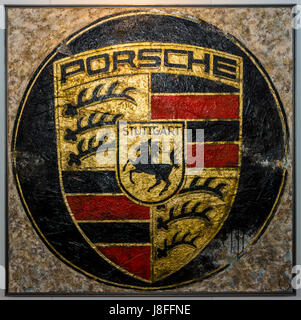 Peindre avec le logo Porsche de l'artiste allemand Ferencz Olivier. Plus grand d'Europe Exposition de voitures classiques 'RETRO' classiques Banque D'Images