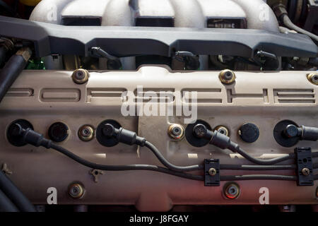 STUTTGART, ALLEMAGNE - Mars 04, 2017 : moteur de la voiture de sport Porsche 944 S2, 1990. Plus grand d'Europe Exposition de voitures classiques 'RETRO' classiques Banque D'Images