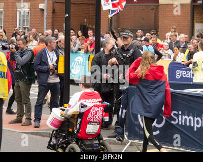 Coureurs au Great Manchester Run 2017 avec la sécurité policière accrue suite à la bombe à la Manchester Arena 6 jours plus tôt. Banque D'Images