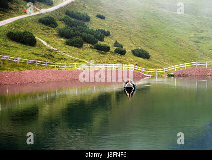 Kitzbühel, Tyrol, Autriche - le 29 août 2016. Lake dans le parc à thème Aventure du Trias sur la montagne de Steinplatte Waidring,dans le Tyrol, Autriche. Banque D'Images