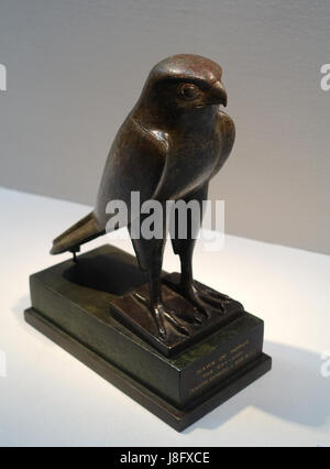 Statue en bronze d'Horus de la fin de la période égyptienne, 26e dynastie, datant de 664-525 av. J.-C.. La statue est conservée au Matsuoka Museum of Art, Tokyo, Japon. Banque D'Images
