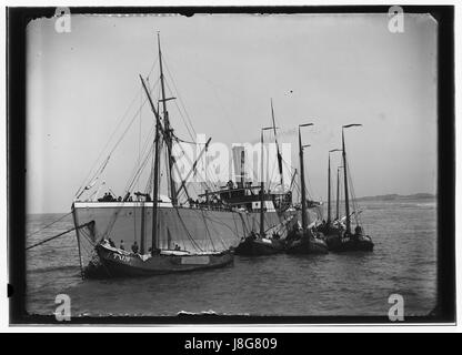 Il s'agit d'une photographie de Jacob Olie, prise à IJmuiden, montrant le paysage ou l'architecture de la ville portuaire néerlandaise en haute résolution. Banque D'Images