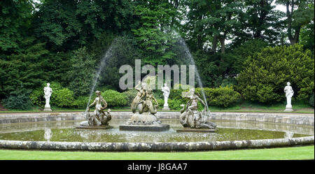 Fontaine de Triton et nereids, par Giuliano Mozani, 1700 1800 Waddesdon Manor Buckinghamshire, Angleterre DSC07885 Banque D'Images