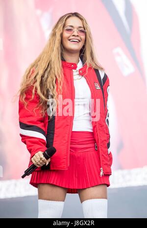 Rita Ora effectue au cours de la deuxième journée de BBC Radio 1's Big Weekend à Burton Constable Hall, Burton Constable, Skirlaugh à Hull. Banque D'Images