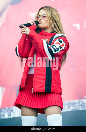 Rita Ora effectue au cours de la deuxième journée de BBC Radio 1's Big Weekend à Burton Constable Hall, Burton Constable, Skirlaugh à Hull. Banque D'Images