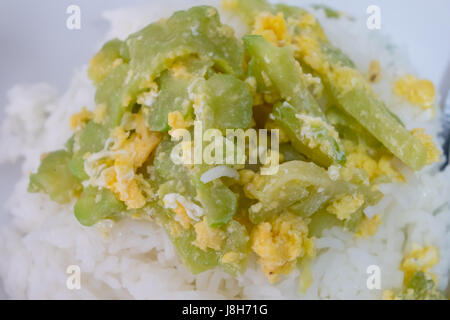 Gourd œuf frit sur le riz en Thaïlande. Banque D'Images