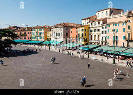 La Piazza Bra à Vérone Vue de l'ancien amphithéâtre romain, Veneto, Italie Banque D'Images