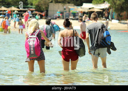 Les touristes sur la plage Bella Vraka Banque D'Images