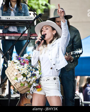 New York, NY, USA. 26 mai, 2017. Miley Cyrus joue sur NBC's "aujourd' Show Concert Series du Rockefeller Plaza. Banque D'Images