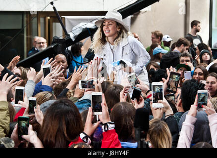 New York, NY, USA. 26 mai, 2017. Miley Cyrus joue sur NBC's "aujourd' Show Concert Series du Rockefeller Plaza. Banque D'Images