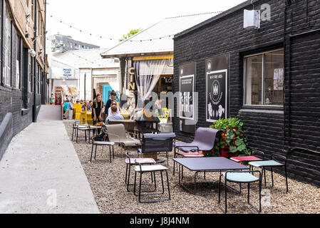 Mercato Metropolitano, une ancienne usine à papier, dans l'éléphant et le château, est maintenant un espace de marché et le mode de vie accueil hub pour les étals, boutiques et bars Banque D'Images