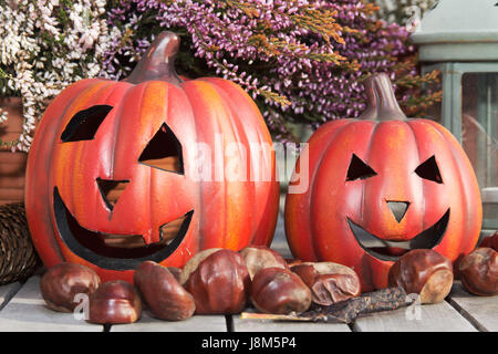 Lanterne, halloween, potiron, châtaignes, touchez, fir cone, saule, automne, automne, Banque D'Images