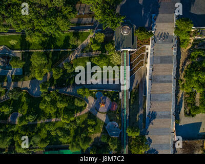 Drone abattu regardez directement à récemment rénové, l'escalier de Potemkine et istanbul park à Odessa ukraine Banque D'Images