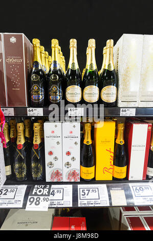 Bouteilles de Champagne sur l'affichage pour la vente, l'Australie Banque D'Images