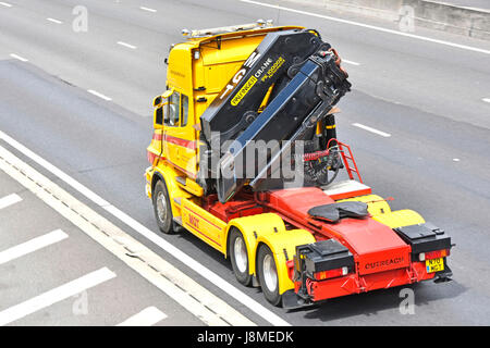 Le VHG articulé camion logistique uk Camion sans remorque roulant sur Essex English UK autoroute m25 avec des Palefinger PK 100002 derrière la cabine de grue Banque D'Images