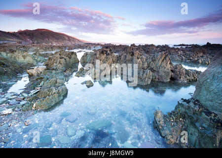 Coucher de soleil sur la plage de Portwrinkle Cornwall UK Banque D'Images