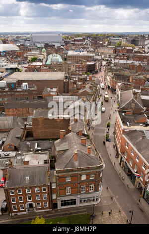 Royaume-uni, Angleterre, Derby, Derbyshire, centre-ville, porte de fer ancien itinéraire par piste suivante, la ville depuis la tour de la Cathédrale Banque D'Images