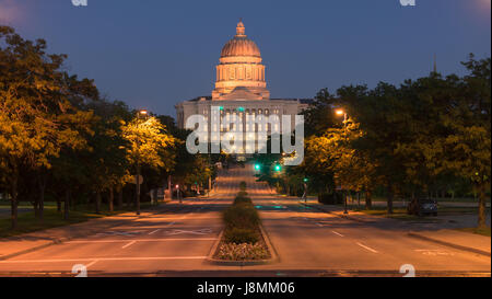 Rue Principale ouest mène droit à la capitale à Jefferson City Banque D'Images