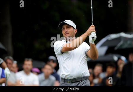 Virginia Water, Surrey, UK. 28 mai, 2017. Francesco Molinari (ITA) joue son coup de départ au 12e au cours de sa dernière série 68  +1 pour terminer finaliste à l'European Tour BMW PGA Championship sur le West Course au Wentworth Club, Surrey. © David Partridge / Alamy Live News Banque D'Images