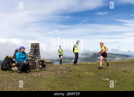 Black Bull Inn, Lake District, Cumbria UK. Dimanche 28 mai 2017. Mel : de la mercie est tombé porteur, vainqueur de la Womens Helvellyn et le Dodds est tombé de la race. Temps 2:42:10 © David Forster/Alamy Live News Banque D'Images