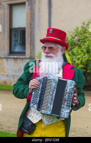 , Sherborne Dorset, UK. 29 mai, 2017. UK : météo humide détrempée jour pour le château de Sherborne Country Fair, en tant que visiteurs, brave la pluie sur vacances de Banque Crédit Lundi : Carolyn Jenkins/Alamy Live News Banque D'Images