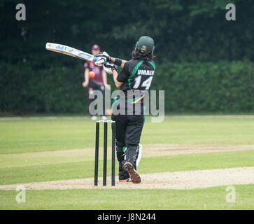 Brentwood, Essex, 29 mai 2017. Muhammad Umair Khan chauves-souris att T20 Cricket Brentwood Buccaneers vs Harold Wood à l'ancien comté Sol, Brentwood, l'établissement Brentwood a gagné par 10 wickets T20 Cricket Brentwood Buccaneers vs Harold Wood à l'ancien comté Sol, Brentwood, l'établissement Brentwood a gagné par 10 bureaux de crédit : Ian Davidson/Alamy Live News Banque D'Images