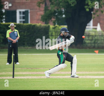 Brentwood, Essex, 29 mai 2017. Shahbaz Khan chauvessouris à T20 Cricket Brentwood Buccaneers vs Harold Wood à l'ancien comté Sol, Brentwood, Crédit : Ian Davidson/Alamy Live News Banque D'Images