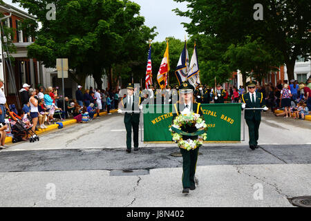 Westminster, Maryland, USA. 29 mai, 2017. L'Harmonie Municipale de Westminster prend part à des défilés pour Memorial Day, férié fédéral aux États-Unis pour se souvenir de ceux qui sont morts en servant dans les forces armées du pays. Brunker Crédit : James/Alamy Live News Banque D'Images