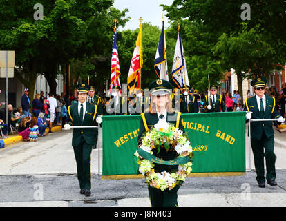 Westminster, Maryland, USA. 29 mai, 2017. L'Harmonie Municipale de Westminster prend part à des défilés pour Memorial Day, férié fédéral aux États-Unis pour se souvenir de ceux qui sont morts en servant dans les forces armées du pays. Brunker Crédit : James/Alamy Live News Banque D'Images