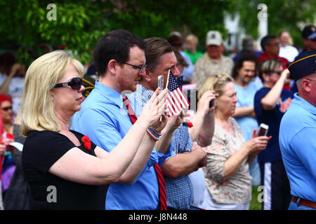 Westminster, Maryland, USA. 29 mai, 2017. Les membres du public au cours de manifestations officielles pour Memorial Day, férié fédéral aux États-Unis pour se souvenir de ceux qui sont morts en servant dans les forces armées du pays. Brunker Crédit : James/Alamy Live News Banque D'Images