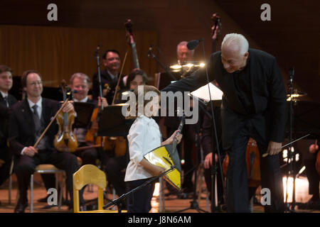 Moscou, Russie. 29 mai, 2017. Vladimir Spivakov, chef de la Fondation internationale de bienfaisance Vladimir Spivakov, lors de l'ouverture du 14e festival international 'Moscow répond à des amis dans la maison de la musique internationale de Moscou, Russie Crédit : Nikolay Vinokourov/Alamy Live News Banque D'Images