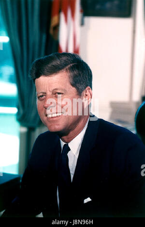 Portrait photographique de Le président des États-Unis John F. Kennedy prise à la Maison Blanche à Washington, D.C. le 11 juillet 1963..Credit : Cecil Stoughton - White House via CNP /MediaPunch Banque D'Images