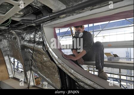 Viareggio (Toscane, Italie), les chantiers navals, la construction d'Overmarine yachts de luxe Banque D'Images