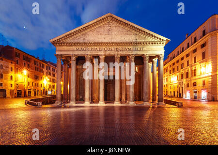 Le Panthéon de nuit, Rome, Italie Banque D'Images