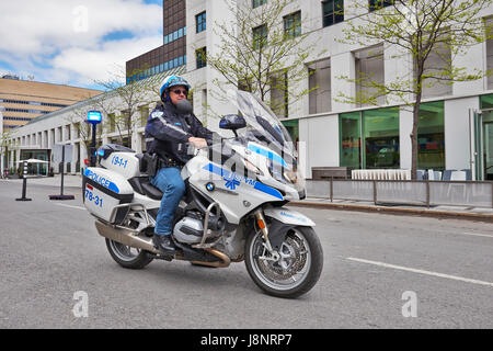 Montréal, Québec, CANADA - 19 MAI 2017 : la police de sécurité de moto dans les rues de Montréal durant 375e anniversaire Banque D'Images