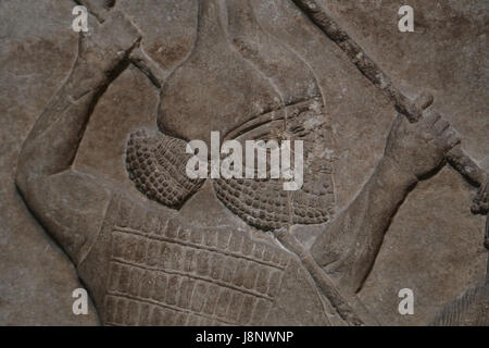 Scène de bataille. L'assyrien, 728 BC. Nimrud, Palais Central. L'Iraq. L'armée de l'Assyrie. Les cavaliers. British Museum. Londres. Banque D'Images