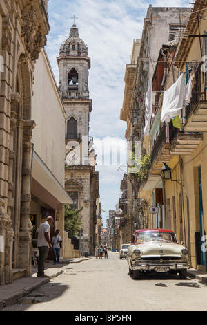 Les rues étroites de la Vieille Havane Banque D'Images