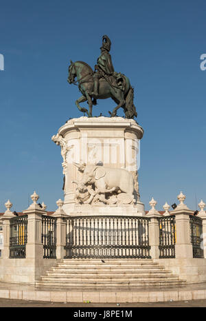 Statue du roi José I, par Machado de Castro, Praça do Comércio, Lisbonne, Portugal Banque D'Images