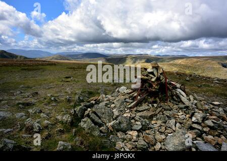 Des pierres et de la ferraille sur Cairn Harter a diminué Banque D'Images