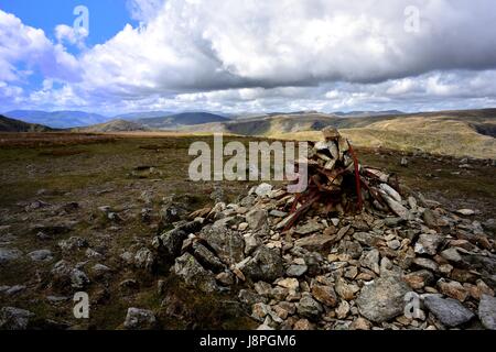 Des pierres et de la ferraille sur Cairn Harter a diminué Banque D'Images